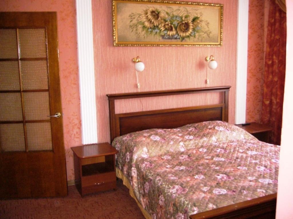 Hotel Profspilkovyi Lutsʼk Habitación foto