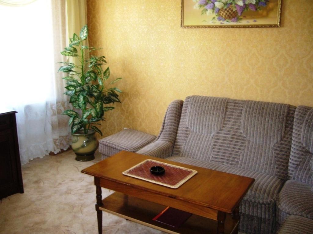 Hotel Profspilkovyi Lutsʼk Habitación foto