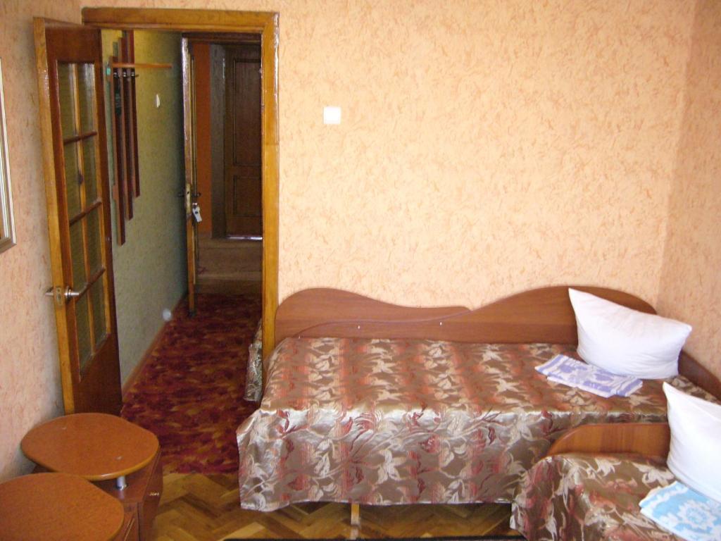 Hotel Profspilkovyi Lutsʼk Habitación foto